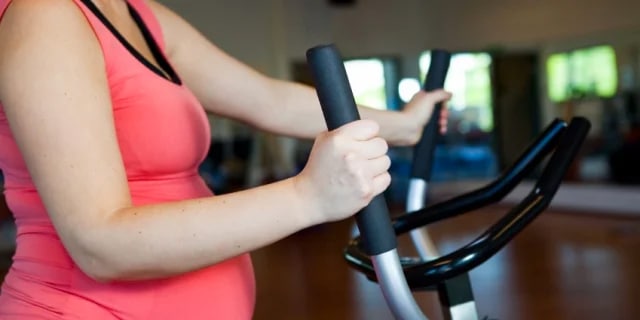 pregnant woman at the gym