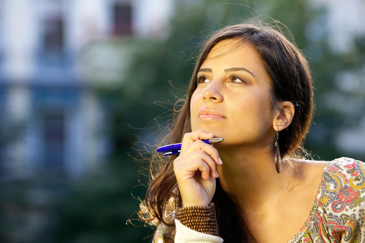 woman looking up with her hand under her chin