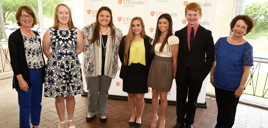 UT Health Tyler Honors volunteers, presents juniors with scholarships