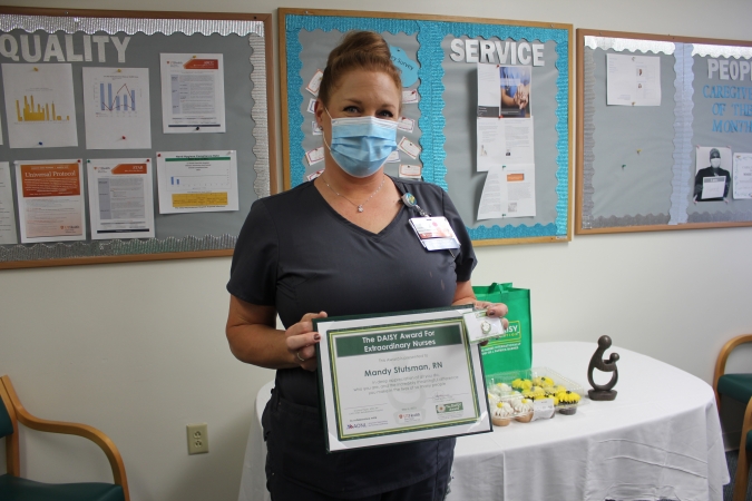 UT Health East Texas Long-Term Acute Care nurse receives DAISY award