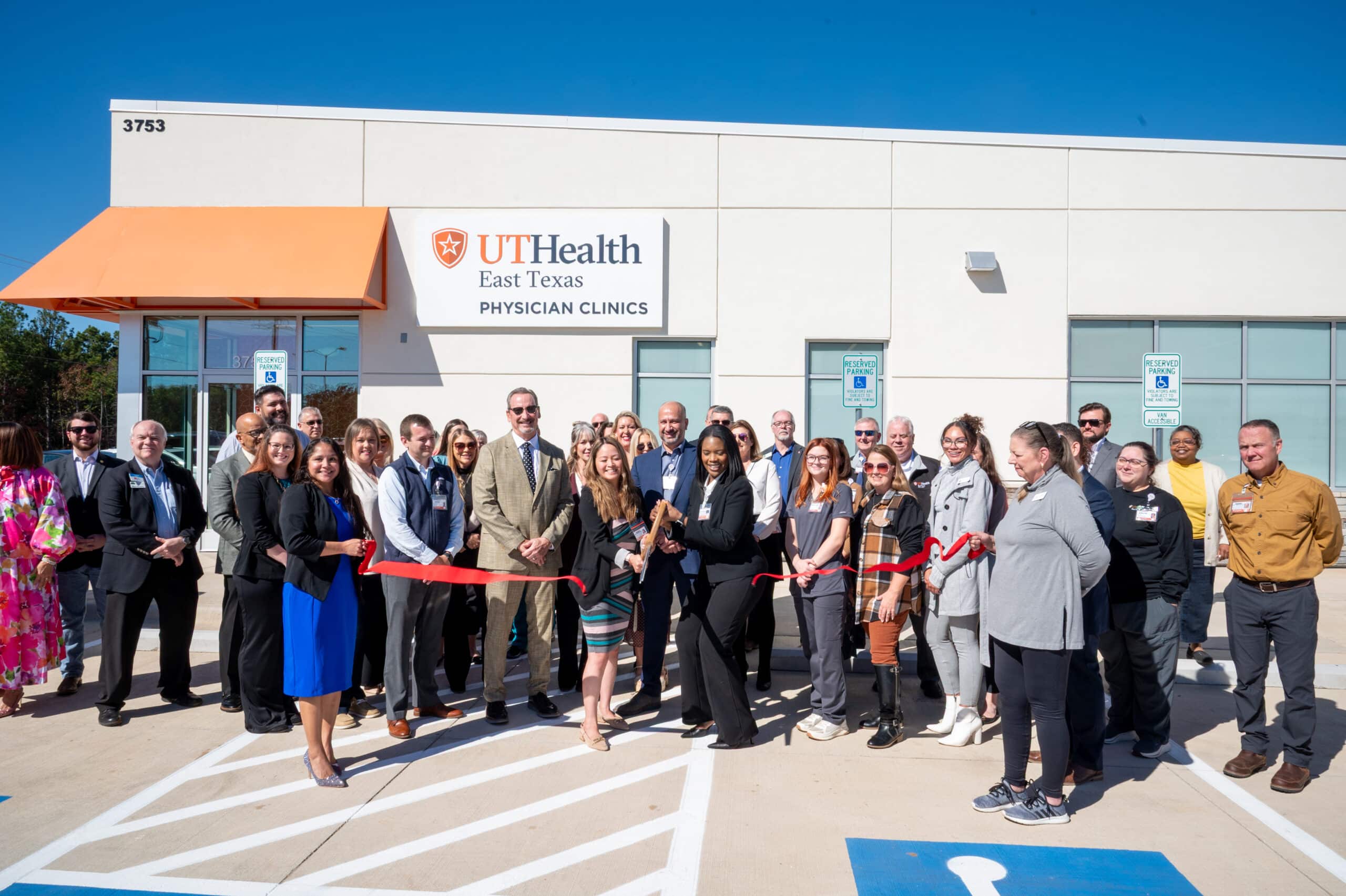 UT Health East Texas Celebrates Grand Opening of New West Loop Clinic